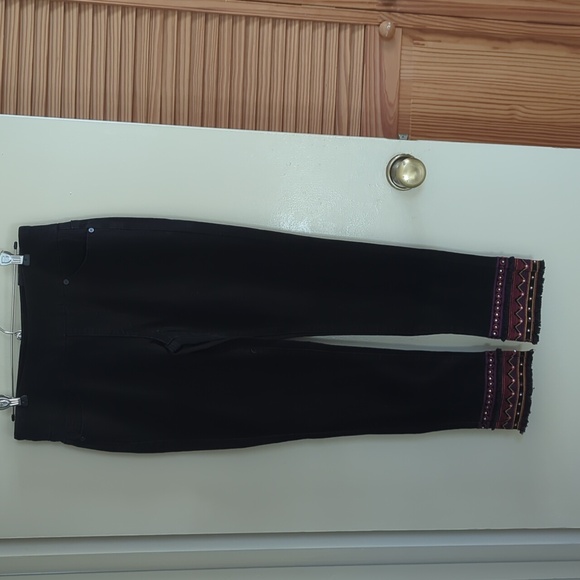 GG Jeans black size 10 ankle pant with trim near hem - Picture 1 of 3